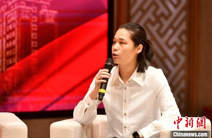 圖為林莉在福建師范大學(xué)分享會上發(fā)言。　呂明 攝