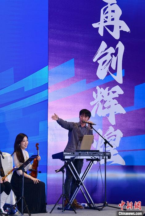 圖為3月9日，福建福州，張家豪(右)與林佳臻在臺上演出。 <a target='_blank' href='/'><p  align=