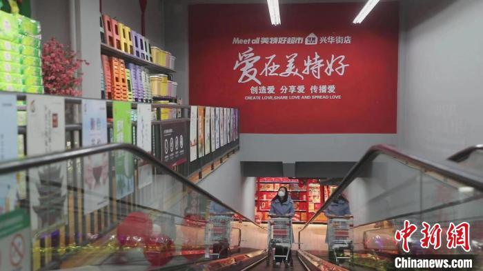 美特好從一家不足百平方米小店，一路發(fā)展成華北零售業(yè)領(lǐng)軍企業(yè)、中國百強商業(yè)連鎖集團、中國零售500強。　向上 攝