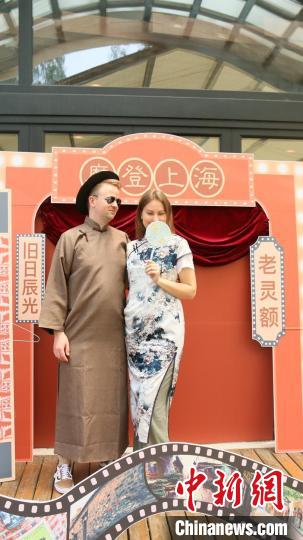 外交官們的上海風(fēng)韻時裝秀?！∪A東師范大學(xué)供圖