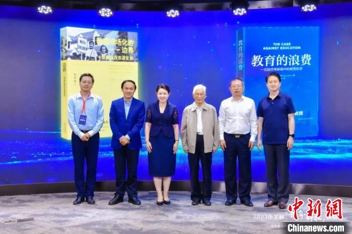 數(shù)智時代教育面臨怎樣的新機遇？專家：積極挖潛創(chuàng)新、謹(jǐn)慎應(yīng)對挑戰(zhàn)
