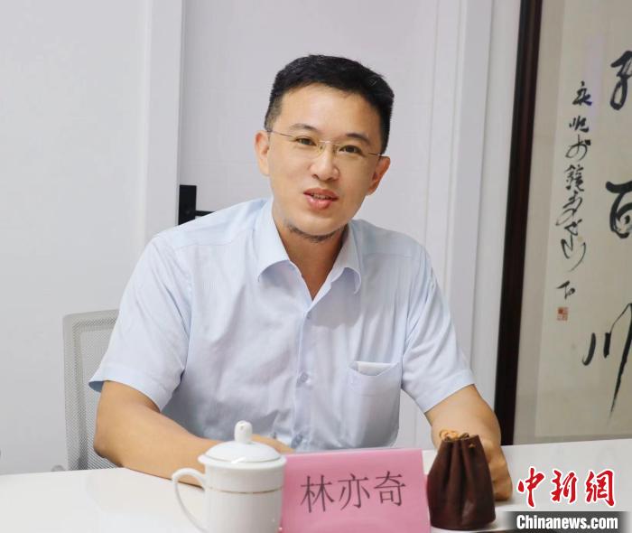臺灣創(chuàng)新聯(lián)合建筑協(xié)會理事長林亦奇講述設立驛站愿景。　吳允杰 攝