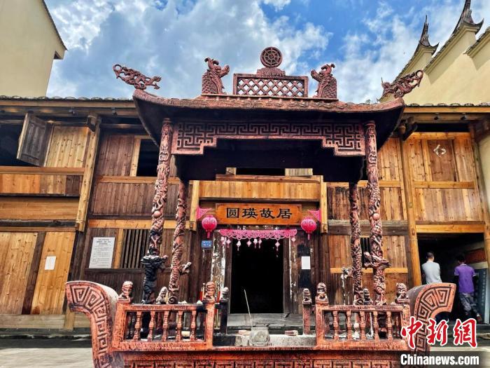 臺灣上趣開新團隊入駐古田縣平湖鎮(zhèn)端上村，以“圓瑛法師故里”為主題打造愛國禪意村?！吻汕?攝