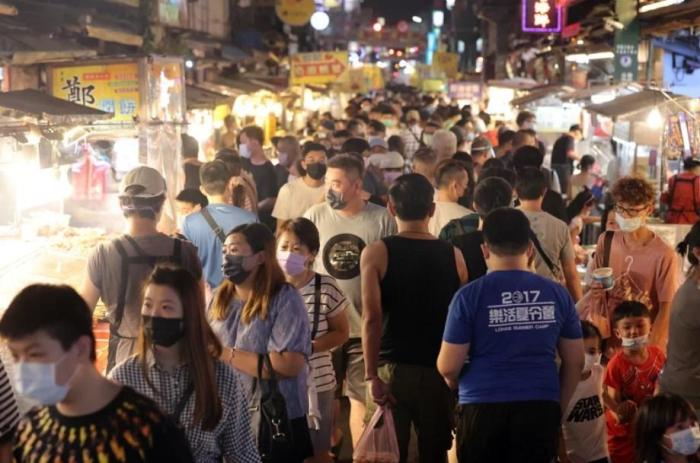 冰粉、雙皮奶、螺螄粉……臺網(wǎng)友發(fā)帖：臺灣街頭越來越多大陸小吃