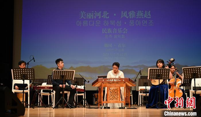 圖為音樂會(huì)現(xiàn)場?！∈谞栔袊幕行墓﹫D