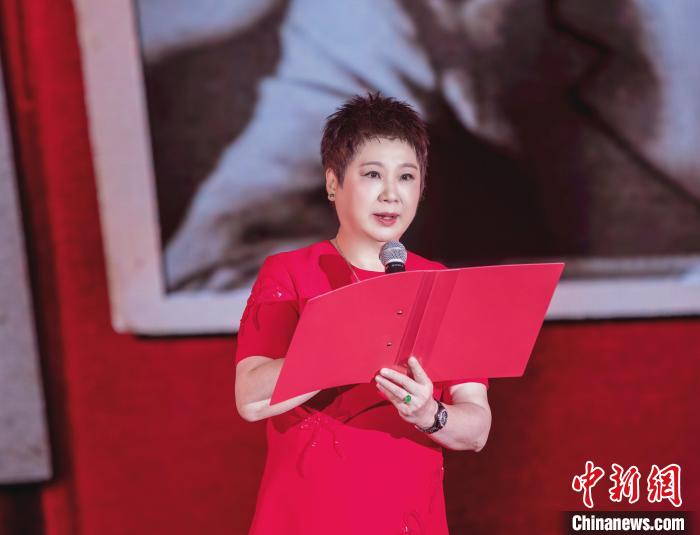 7月16日，榮智豐在2023年上海統(tǒng)戰(zhàn)文化周開幕活動中朗誦《與統(tǒng)戰(zhàn)先輩的時空對話》?！堦?攝