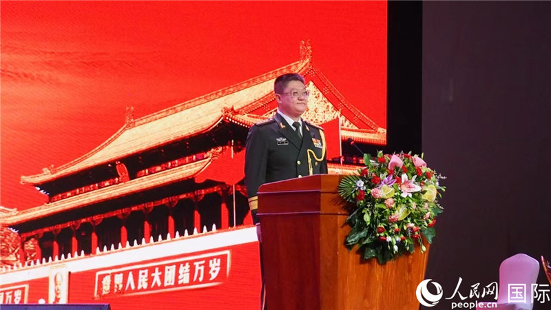 圖為中國駐老撾大使館國防武官李兵大校致辭。人民網記者 孫廣勇攝