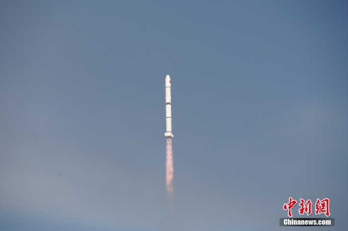 北京時(shí)間2023年8月9日6時(shí)53分，我國在太原衛(wèi)星發(fā)射中心使用長征二號(hào)丙運(yùn)載火箭，成功將環(huán)境減災(zāi)二號(hào)06星發(fā)射升空，衛(wèi)星順利送入預(yù)定軌道，發(fā)射任務(wù)獲得圓滿成功。此次任務(wù)是長征系列運(yùn)載火箭第482次飛行。馮陽 攝