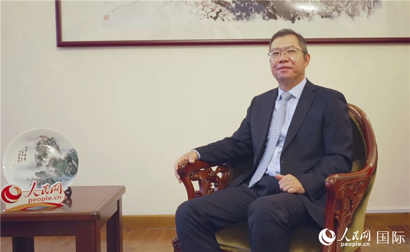 駐非盟使團(tuán)團(tuán)長胡長春大使接受人民網(wǎng)專訪。人民網(wǎng)記者 劉寧攝