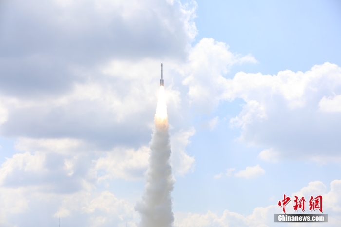 北京時間 2023年9月10日12時30分，中國在太原衛(wèi)星發(fā)射中心使用長征六號改運載火箭，成功將遙感四十號衛(wèi)星發(fā)射升空，衛(wèi)星順利進入預(yù)定軌道，發(fā)射任務(wù)獲得圓滿成功。該衛(wèi)星主要用于開展電磁環(huán)境探測及相關(guān)技術(shù)試驗。此次任務(wù)是長征系列運載火箭第487次飛行。王曉虎 攝
