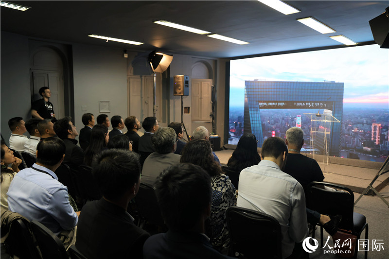 與會(huì)嘉賓在現(xiàn)場觀看“中國影視作品展播季”活動(dòng)宣傳片。人民網(wǎng)記者 時(shí)元皓攝