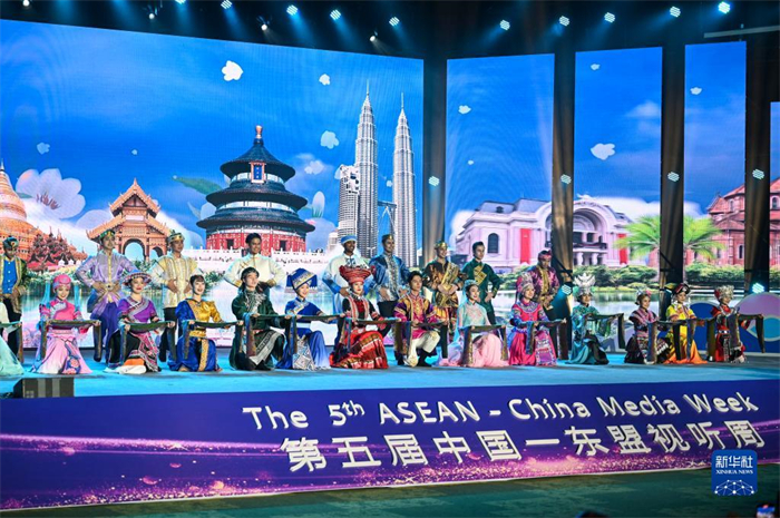 10月21日，在馬來西亞行政首都普特拉賈亞，演員在第五屆中國—東盟視聽周開幕活動上表演。新華社記者 程一恒 攝