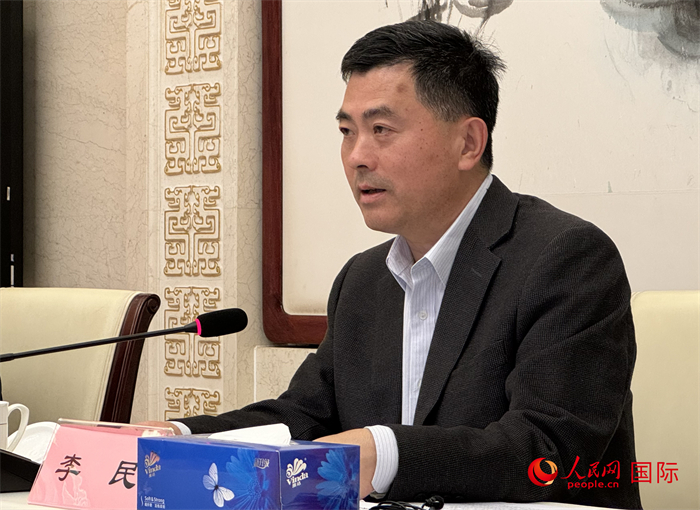10月31日，歐美同學(xué)會(huì)秘書長(zhǎng)李民在第五屆中法文化論壇媒體吹風(fēng)會(huì)上講話。（人民網(wǎng) 謝瑩攝）
