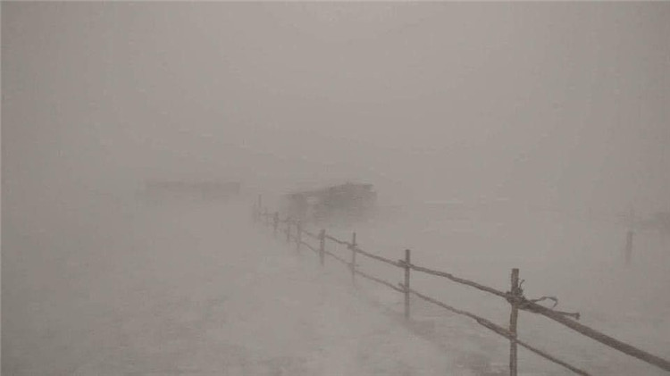 2023年11月4日，蒙古國部分省份發(fā)生暴風(fēng)雪天氣。蒙古國緊急情況總局官網(wǎng)圖片