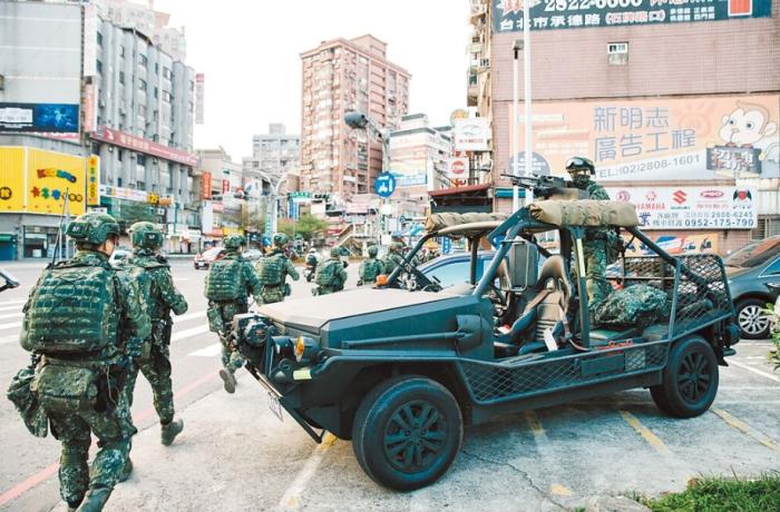 圖為2021年臺陸軍特種作戰(zhàn)指揮部在演習(xí)。圖片來源：臺灣《中國時報》。