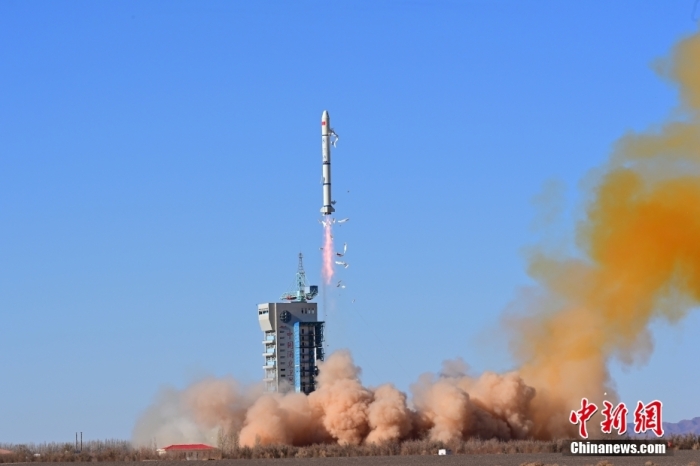 北京時間2023年11月16日11時55分，我國在酒泉衛(wèi)星發(fā)射中心使用長征二號丙運載火箭，成功將新一代海洋水色觀測衛(wèi)星發(fā)射升空，衛(wèi)星順利進(jìn)入預(yù)定軌道，發(fā)射任務(wù)獲得圓滿成功。此次任務(wù)是長征系列運載火箭第497次飛行。汪江波 攝