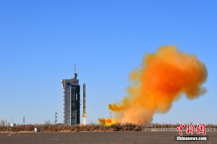 北京時間2023年11月16日11時55分，我國在酒泉衛(wèi)星發(fā)射中心使用長征二號丙運載火箭，成功將新一代海洋水色觀測衛(wèi)星發(fā)射升空，衛(wèi)星順利進入預定軌道，發(fā)射任務獲得圓滿成功。此次任務是長征系列運載火箭第497次飛行。汪江波 攝