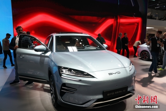 2023年德國國際汽車及智慧出行博覽會(IAA mobility)(亦簡稱慕尼黑國際車展)將于9月5日正式開幕。在9月4日舉行的媒體日，記者看到諸品牌紛紛攜“拳頭”產(chǎn)品亮相。圖為當日比亞迪SEAL U在歐洲首秀。<a target='_blank' href='/'><p  align=