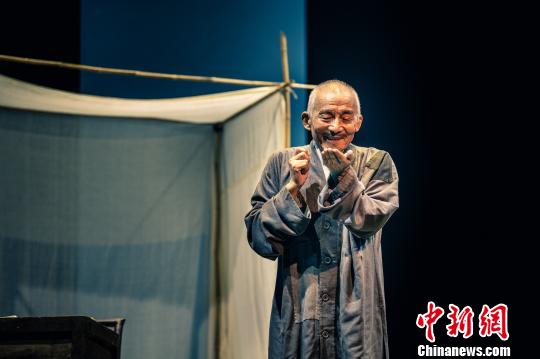 游本昌《弘一法師·最后之勝利》劇照。游思涵 攝