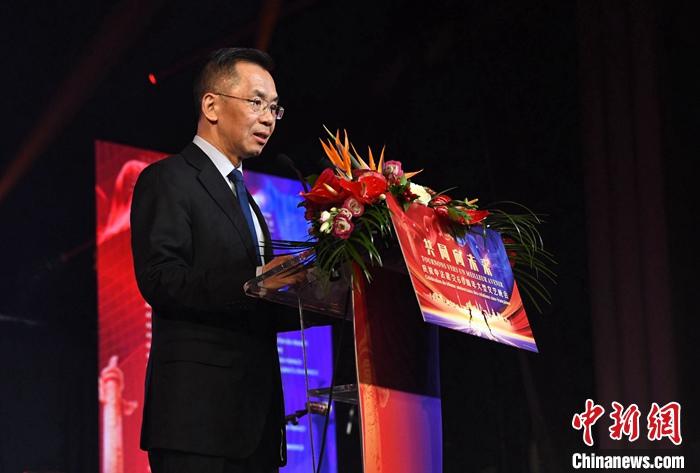 當(dāng)?shù)貢r間1月16日晚，以“共同向未來”為題的慶祝中法建交60周年大型文藝晚會在巴黎舉辦。中國駐法國大使盧沙野出席晚會并致辭。 <a target='_blank' href='/' _fcksavedurl='/'><p  align=