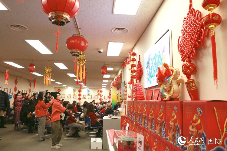 現(xiàn)場洋溢著濃郁的新春氛圍。人民網(wǎng) 許可攝