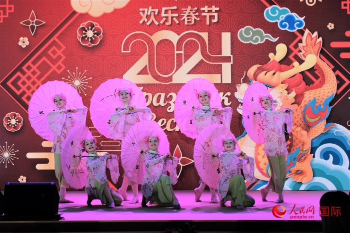 活動(dòng)現(xiàn)場的精彩演出。于子恒攝