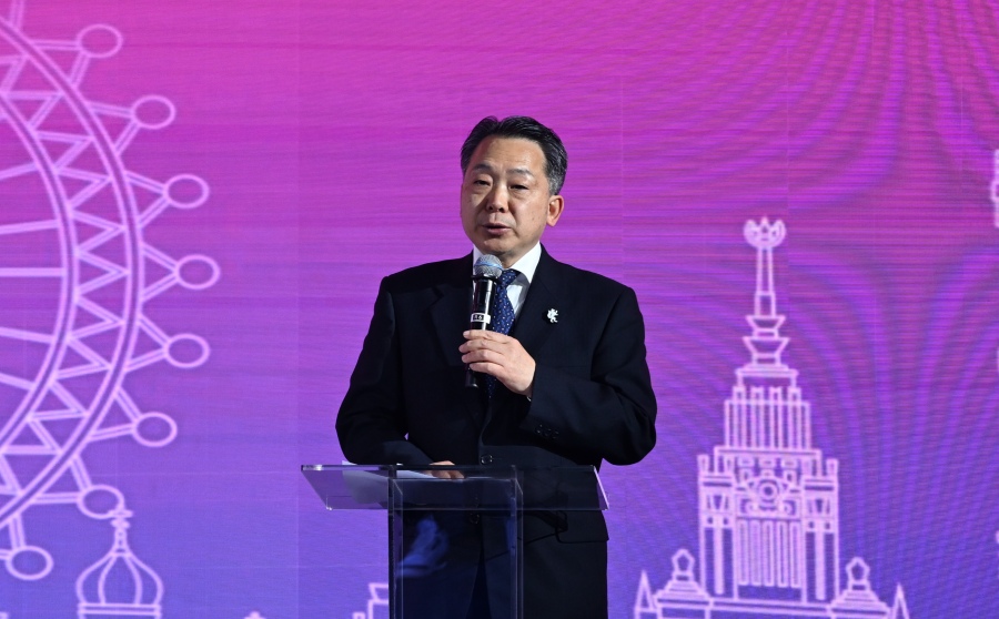 1.中國(guó)人民對(duì)外友好協(xié)會(huì)副會(huì)長(zhǎng)袁敏道在第四屆“中俄青年同走友誼路”活動(dòng)上致辭。主辦方供圖