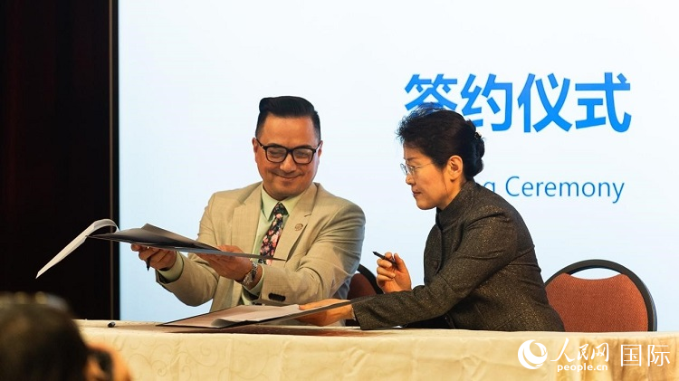 山東省圖書館與舊金山公共圖書館簽署合作協(xié)議。
