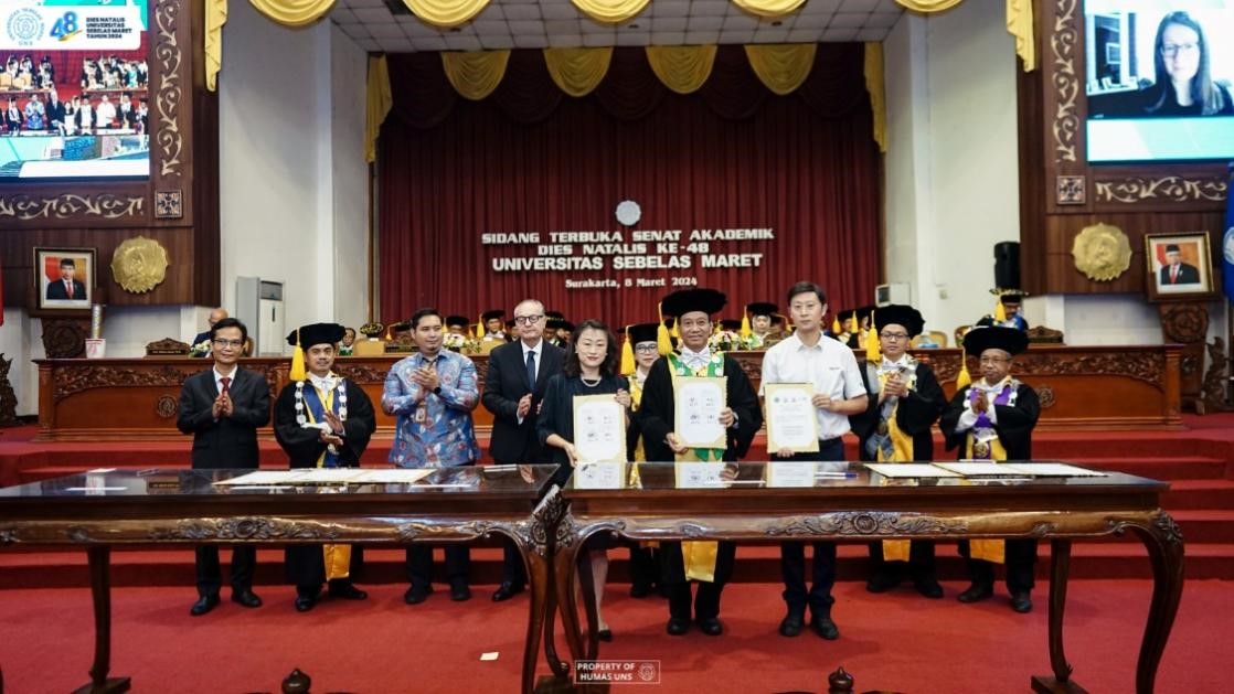 西華大學(xué)、三一一大學(xué)、印尼鋰源新材料有限公司、四川鋰源新能源有限公司四方共同簽署國際合作協(xié)議。印尼三一一大學(xué)孔子學(xué)院供圖