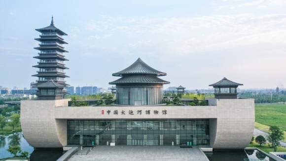  運(yùn)河畔的揚(yáng)州中國(guó)大運(yùn)河博物館。 齊立廣攝