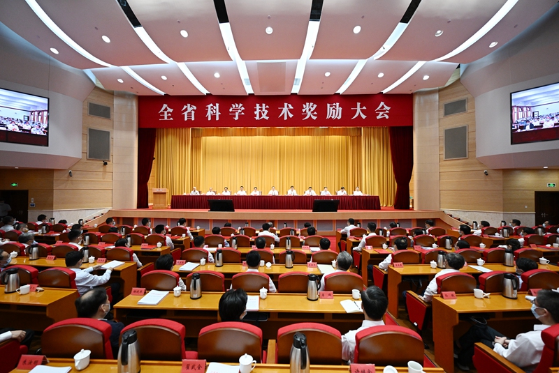 圖為江蘇省科學(xué)技術(shù)獎勵大會現(xiàn)場。吳勝攝