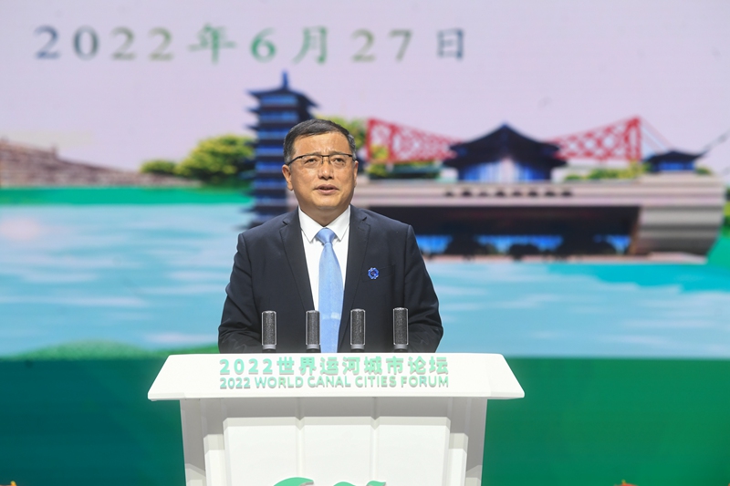 揚(yáng)州市委常委、常務(wù)副市長陳鍇竑作推介發(fā)言。邵丹攝