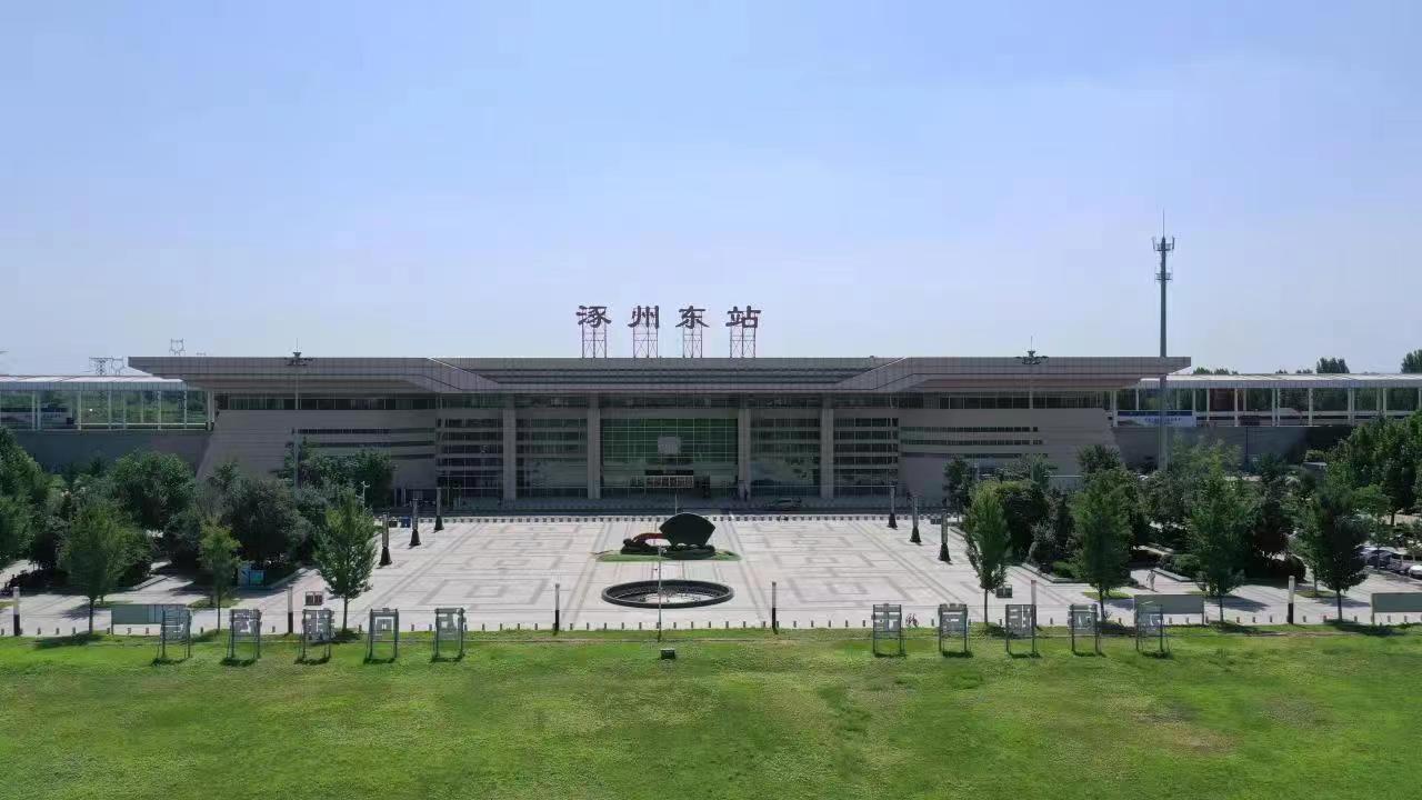 通勤專列高鐵始發(fā)站涿州東站。 熊華明、王聚言攝