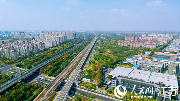 航拍幸福街道。人民網(wǎng)記者 王繼亮攝