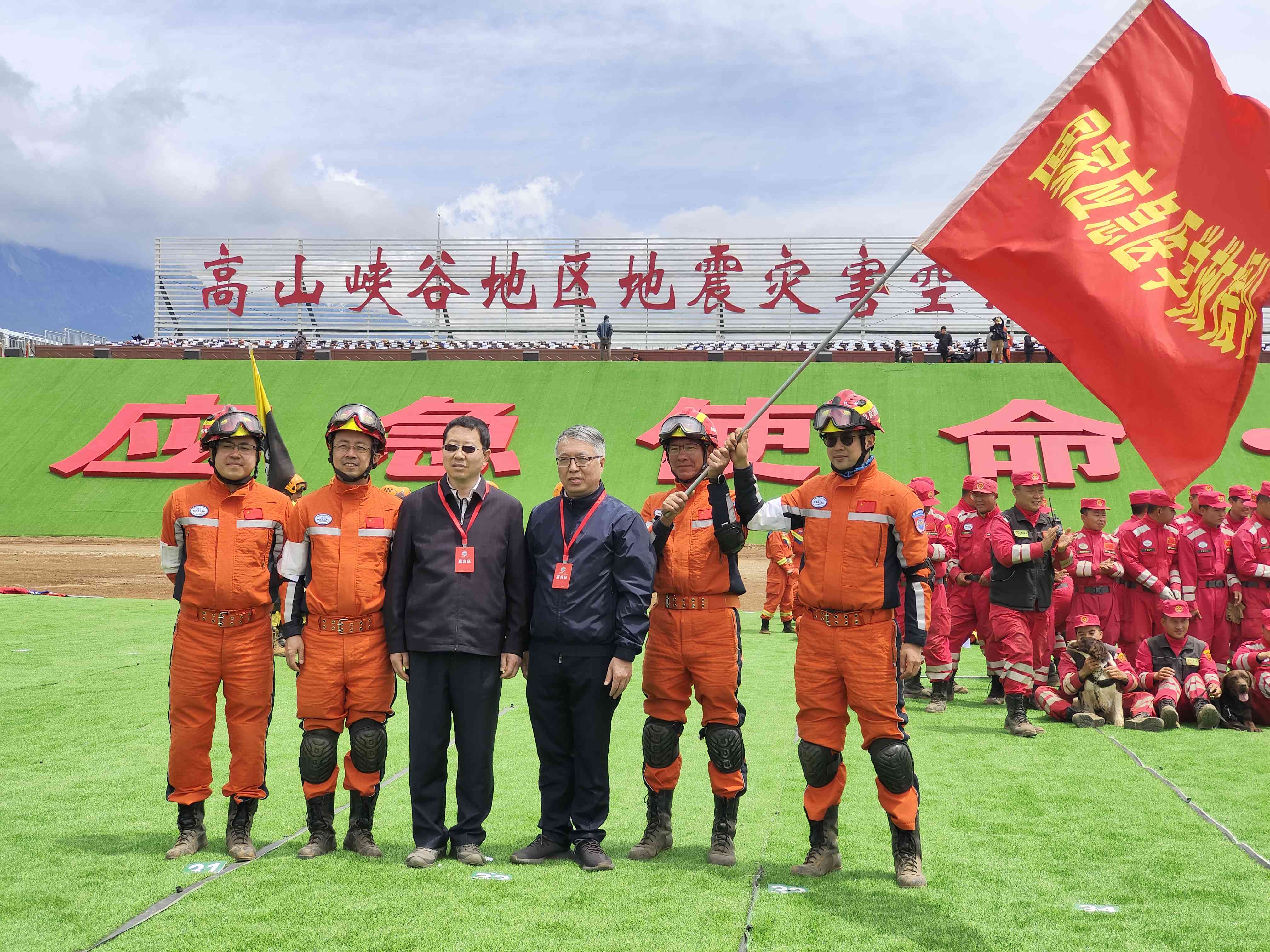 呂國忠以總領(lǐng)隊身份，帶領(lǐng)國家應急醫(yī)學救援隊演練。受訪者供圖