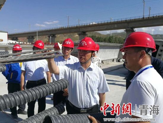 圖為生態(tài)環(huán)保專項督查現(xiàn)場。 孫舒亞攝