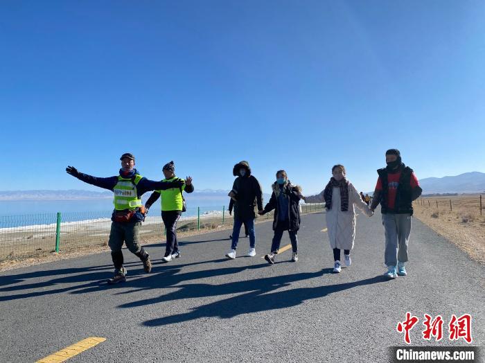 圖為徒步現(xiàn)場(chǎng)?！±罱瓕?攝
