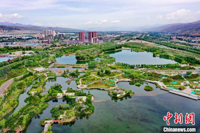 西北城市西寧立生態(tài)文明高地新典范：“一城山水、百園千姿”