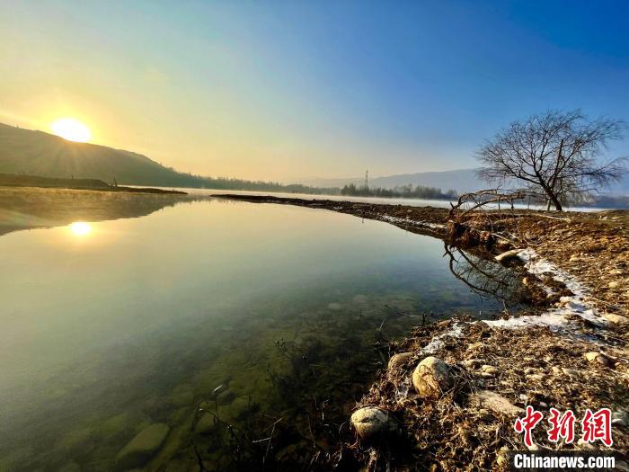 圖為青海省化隆縣黃河濕地景色?！±钣穹?攝