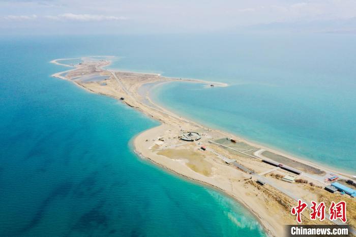 圖為青海湖?！±罱瓕?攝