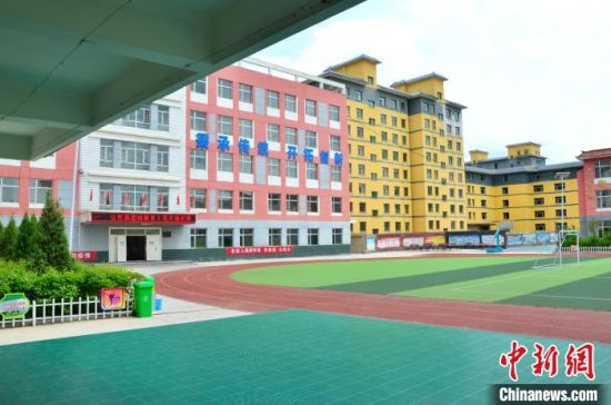 圖為化隆縣第一小學(xué)?！◆?shù)り枴z