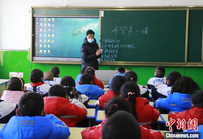 圖為學(xué)生正在上課?！●R銘言 攝