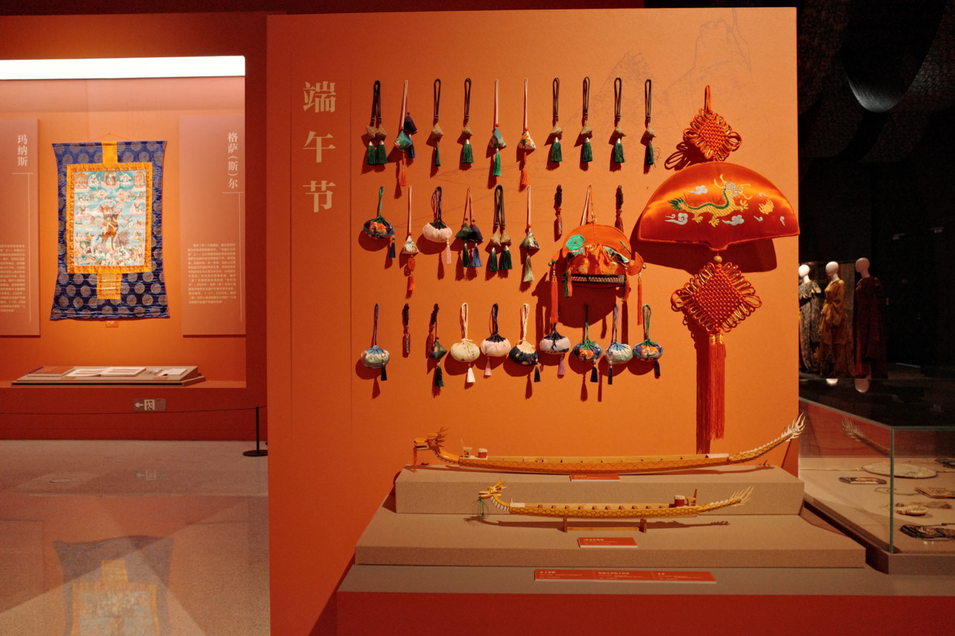 “氣象萬千——中國非遺保護(hù)實(shí)踐主題展”展示了端午節(jié)主題的非遺。人民網(wǎng)記者 劉微攝