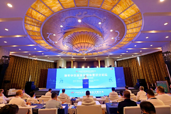 講好中華民族共同體故事，讓網(wǎng)絡(luò)“連心”更“聚心”