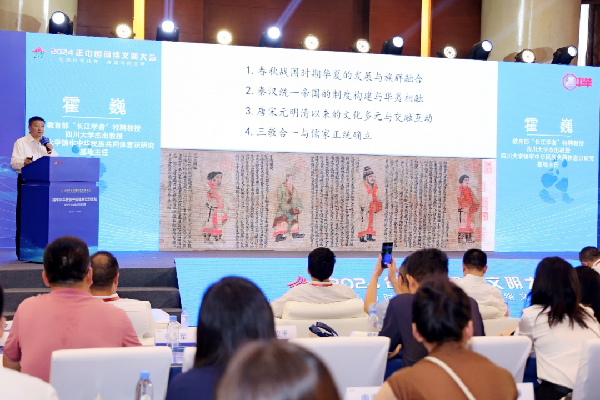 講好中華民族共同體故事，讓網(wǎng)絡(luò)“連心”更“聚心”
