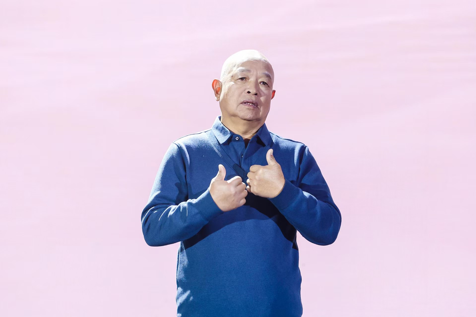 “山東好人”、煙臺市無聲洗車場經(jīng)理柳興濤。人民視頻供圖。