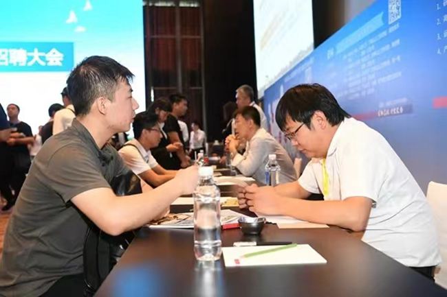 光電產業(yè)人才招聘會。人民網記者 李洋攝