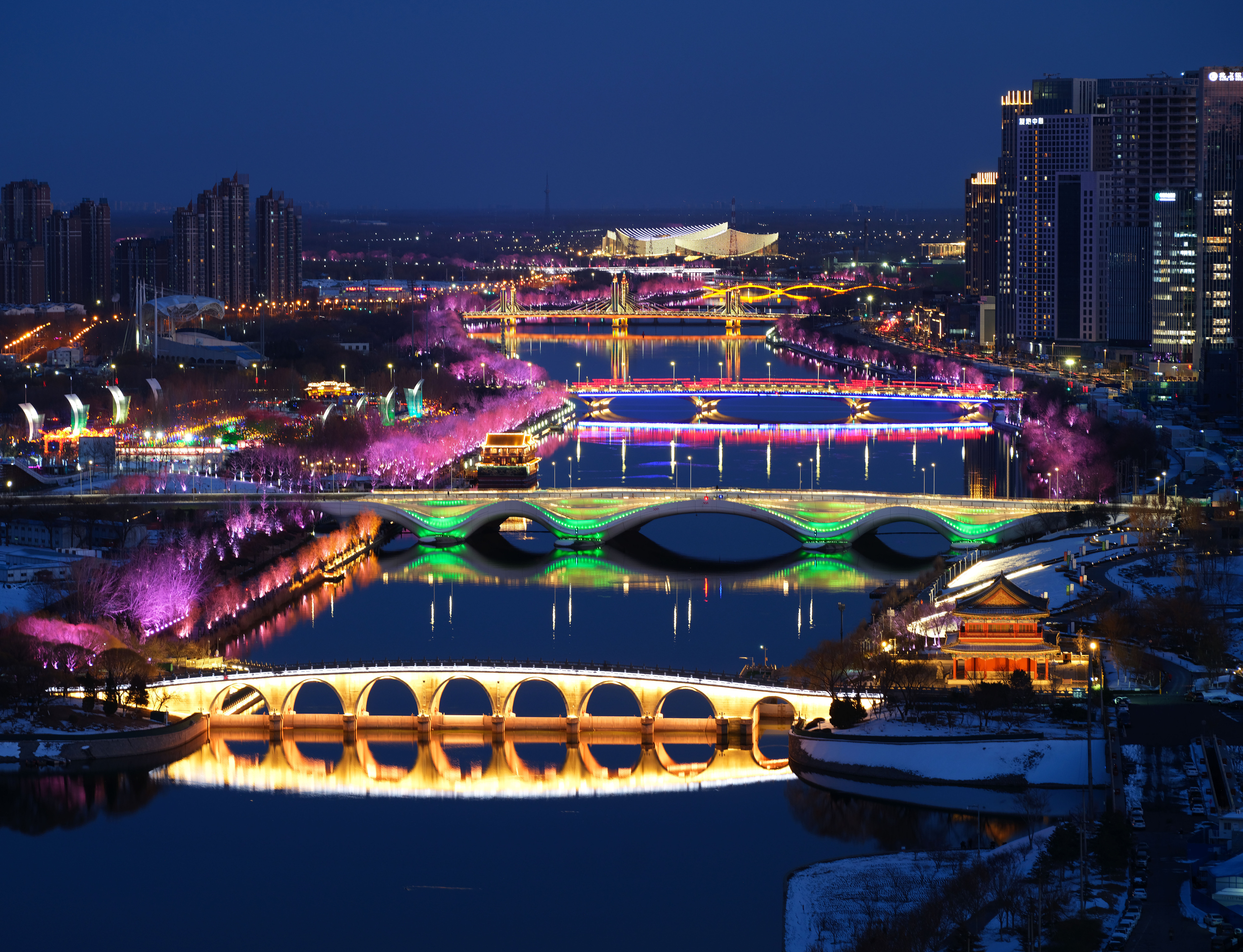 2024年2月22日，京杭大運河北京通州段夜景。
