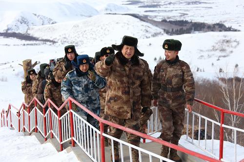  2014年1月26日上午，習(xí)近平來(lái)到內(nèi)蒙古邊防某團(tuán)三角山哨所，看望正在執(zhí)勤的戰(zhàn)士。新華社記者 李剛 攝