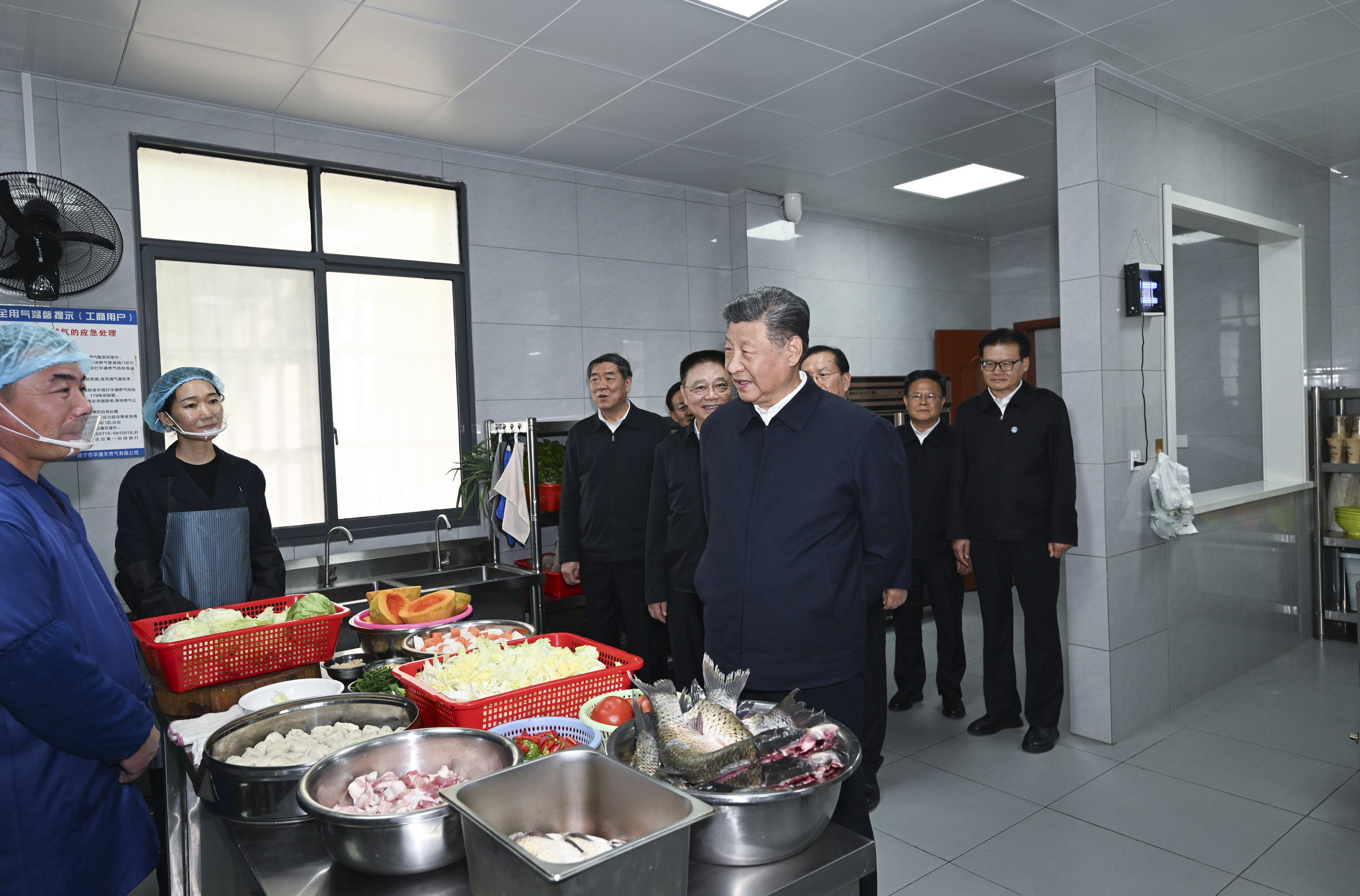 2024年11月5日，習(xí)近平總書記在湖北省咸寧市嘉魚縣潘家灣鎮(zhèn)四邑村考察。